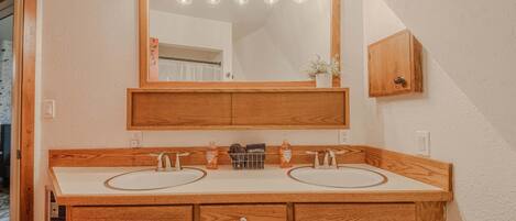 Shared bathroom with shower/tub combo