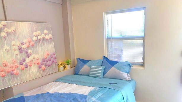 1 habitación, tabla de planchar con plancha, wifi y ropa de cama 