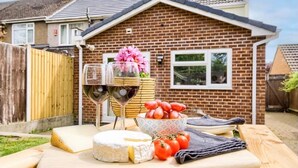Unclassified image, 2 of 48, button - Coventry Sleeps 8 Garden and Large Driveway (Coventry)