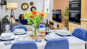 Unclassified image, 4 of 48, button - Coventry Sleeps 8 Garden and Large Driveway (Coventry)