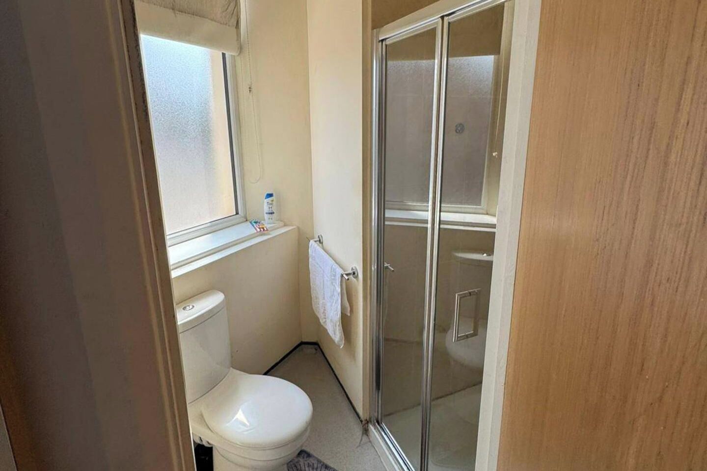 Shower, towels