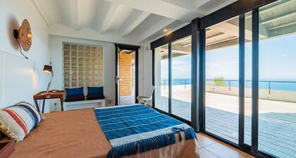 Wonderful house with fantastic views and pool.