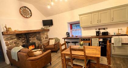 Cottage Sleeps 4 with Parking