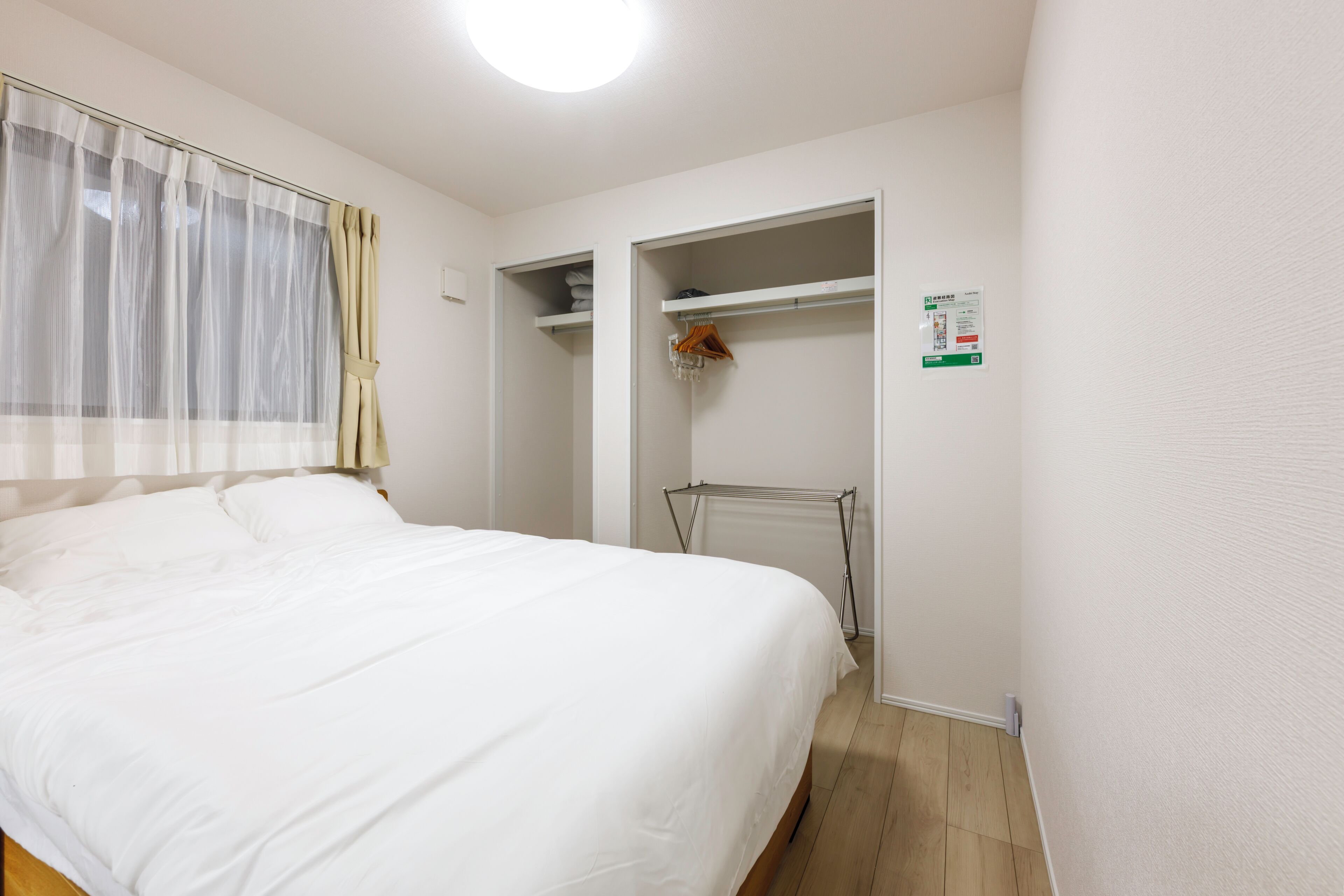 1 bedroom, bed sheets