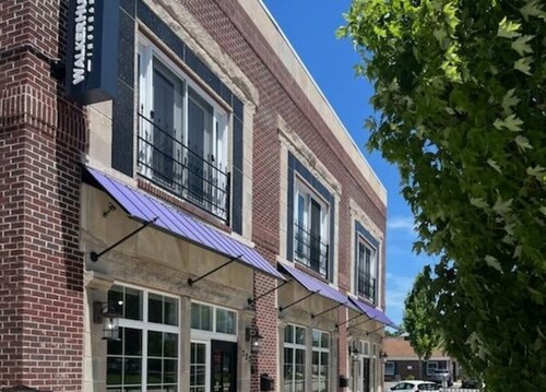Modern 1-Bedroom 2-Bath Upper Condo in Downtown Kokomo