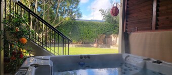 Private Hot Tub Retreat w/ Fire Table/  Games Room & AC