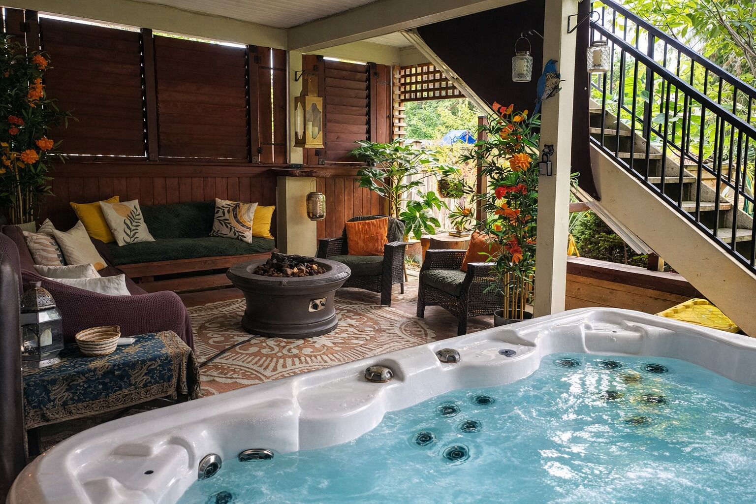 Outdoor spa tub