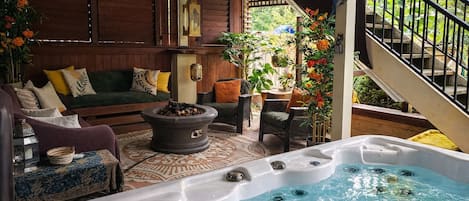Outdoor spa tub