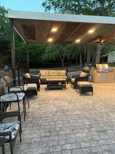 Firefly Cabin, Lake Whitney , Pool & Hot Tub, Boat Parking Fire Pit, Grills.