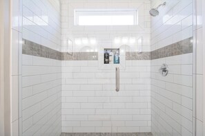 Shower, hair dryer, towels, soap - Nashville Retreat 
Min to Nashville Gen, Nissan Stadium, Vandy, BNA, & Music Row (Nashville)