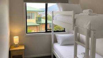 4 bedrooms, iron/ironing board, WiFi, bed sheets