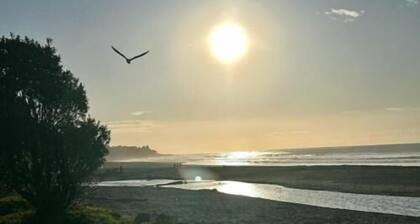 Oakura Beach Family Bach + Close to Everything!