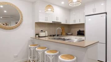 Coffee/tea maker, fridge, microwave, oven