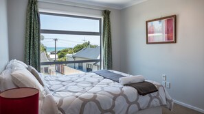 Iron/ironing board, WiFi, bed sheets - Magic on Molesworth in New Plymouth (New Plymouth)