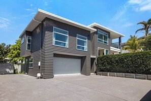A modern two-story house with a garage, large windows, and a well-maintained front yard. - Magic on Molesworth in New Plymouth (New Plymouth)