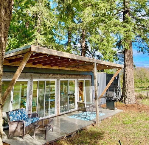 The Oystercatcher-A Bright, off-grid Container home in the countryside.