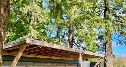 The Oystercatcher-A Bright, off-grid Container home in the countryside.