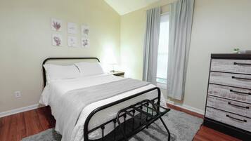 1 bedroom, internet, bed sheets