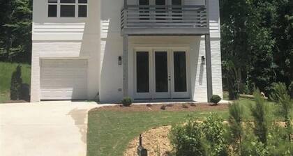 Beautiful 4 bedroom in Vestavia Hills! Spacious Family Retreat!