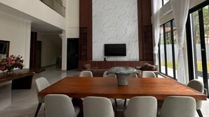 客房, 陽台, 花園景觀 | 用餐區