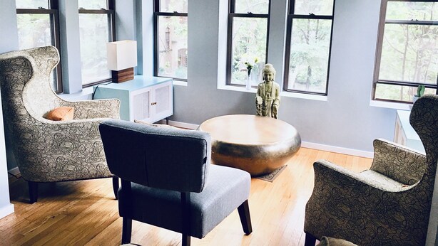 Unclassified image, 1 of 18, button - Spacious 3 bedroo, large livingroom and dining room. (Chicago)