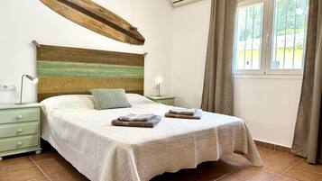3 bedrooms, iron/ironing board, free WiFi, bed sheets