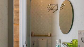 Towels, soap, shampoo, toilet paper