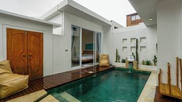Hồ bơi ngoài trời