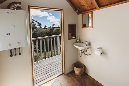 River Retreat - Off the Grid Escape