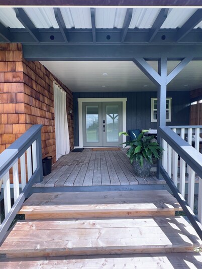 Studio “44” B,  Perfect 1-Queen bedroom studio in cool Waimea for your getaway.