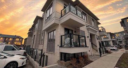 Modern 2BR Suite | Near Airport | Free Parking | Easy Access to Downtown Toronto