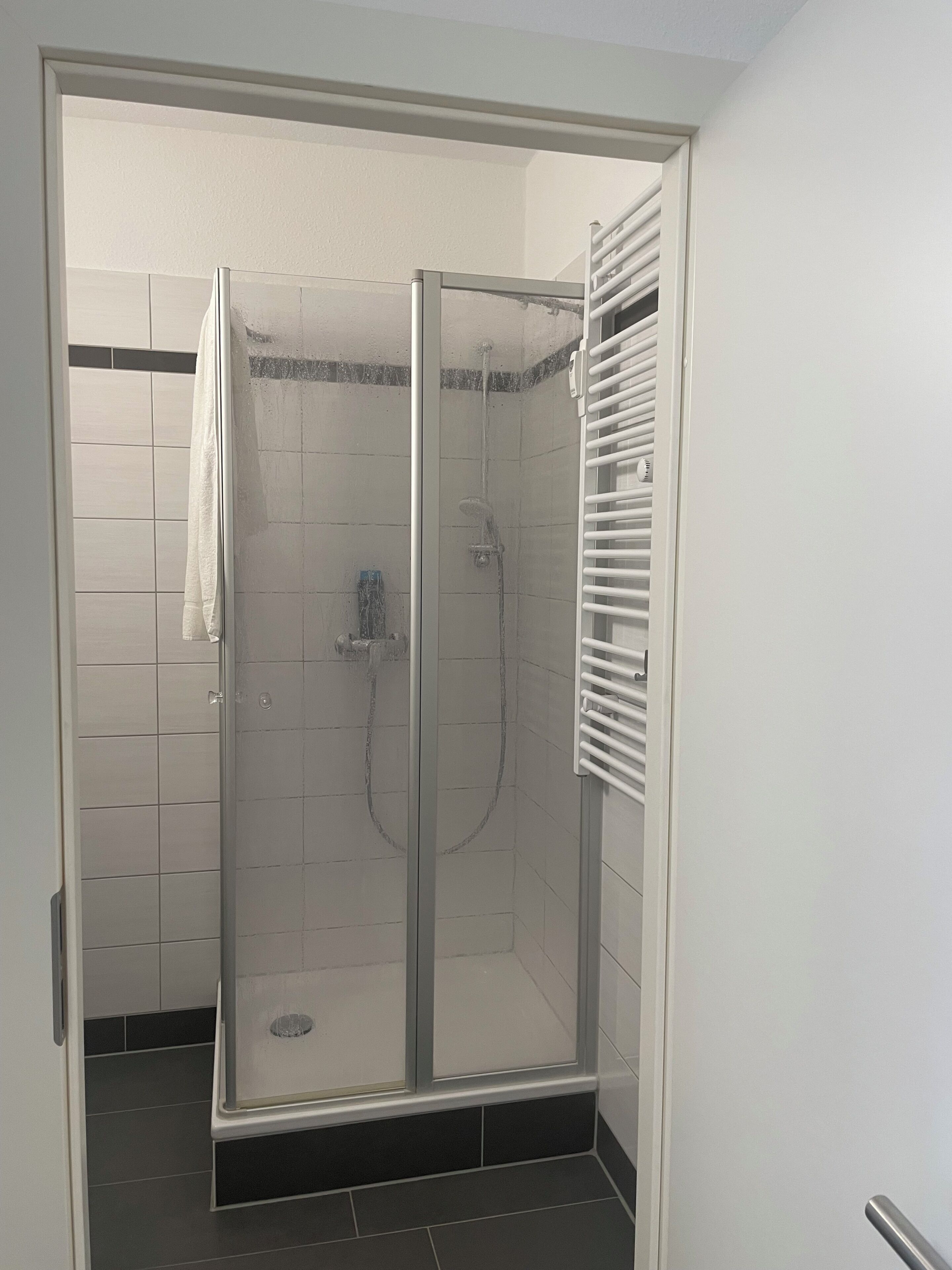 Toallas, jabón, papel de baño 