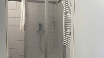 Handtücher, Seife, Toilettenpapier
