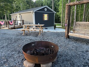 Outdoor dining - Deer Haven Tiny Home (Dobson)