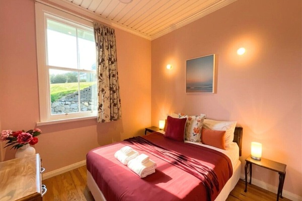4 Schlafzimmer, Schreibtisch, Bügeleisen/Bügelbrett, Reisekinderbett