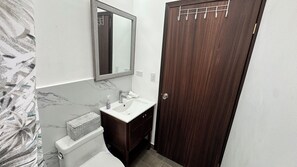 Dusche, Handtücher, Seife, Toilettenpapier