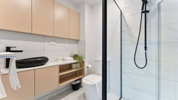 Shower, hair dryer, towels, shampoo