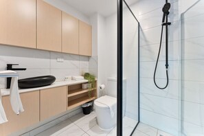 A modern bathroom with a shower, toilet, and sink area. - Frank-2B2B Next To Chadstone (Malvern East)