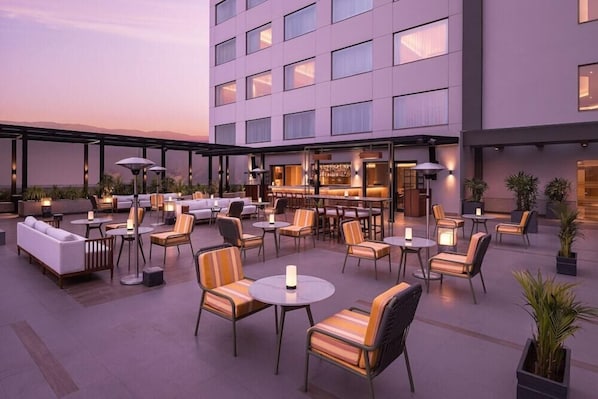 Outdoor dining - Courtyard Shillong (Shillong)