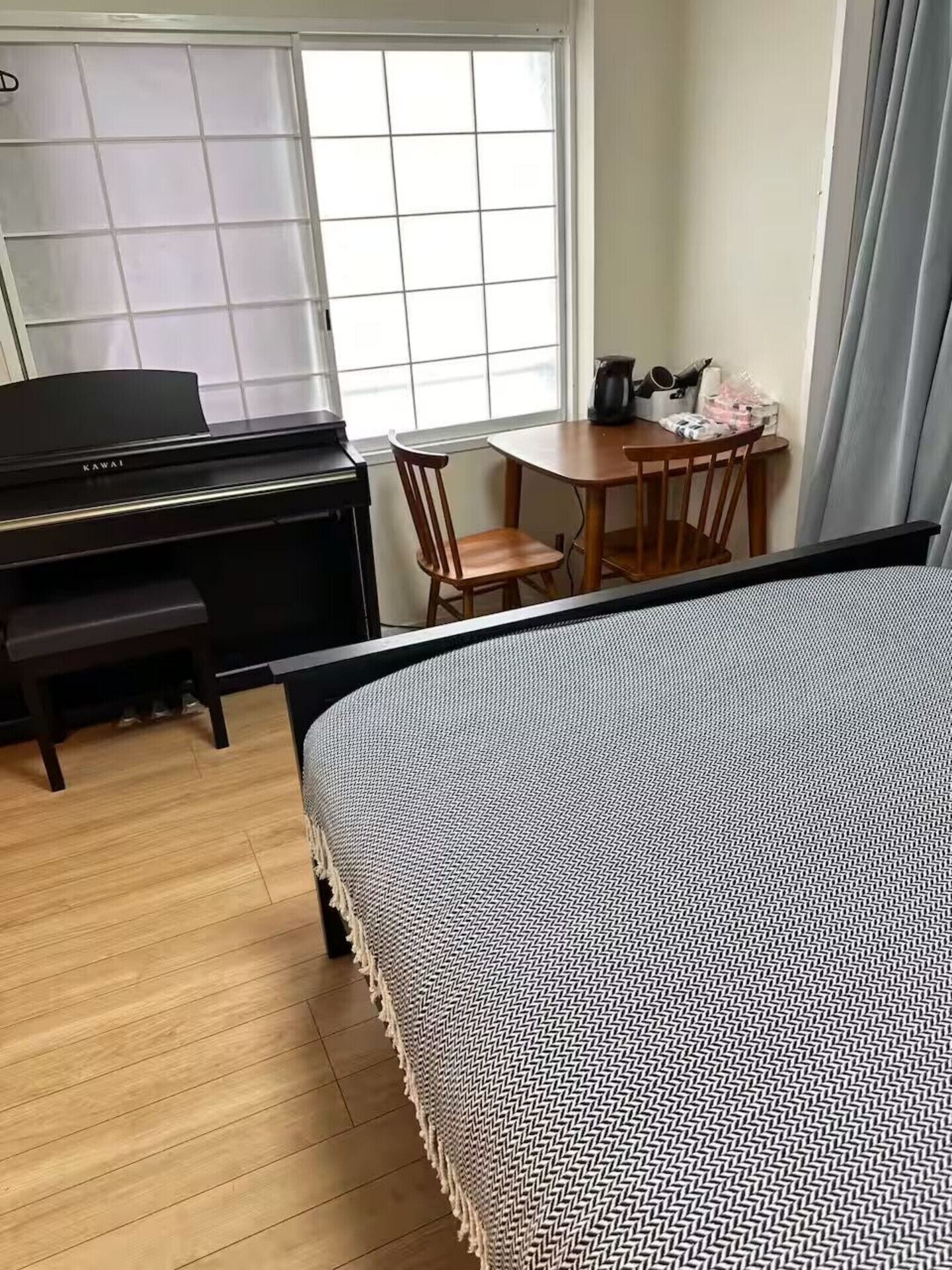Desk, free WiFi, bed sheets