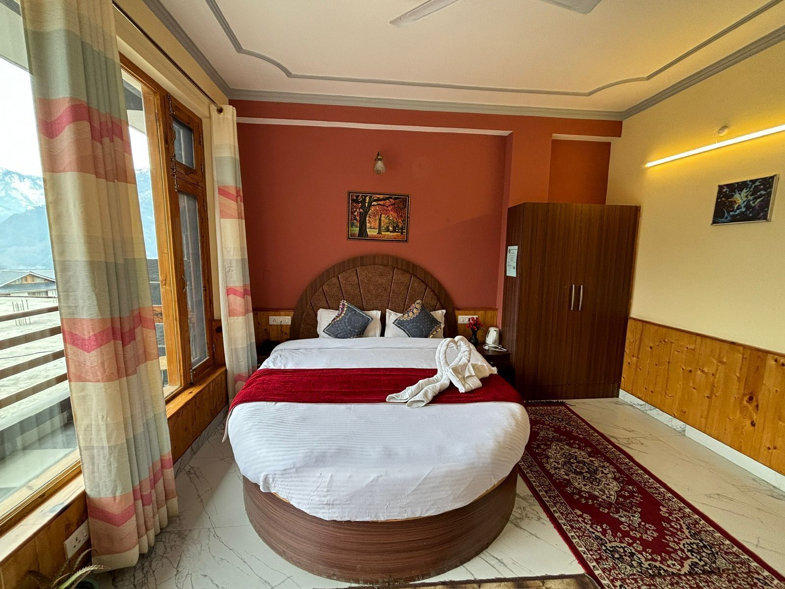 The Sunrise Room | Free WiFi