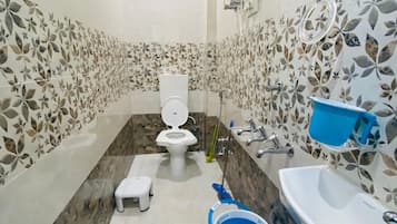 Ducha, artículos de tocador gratuitos, toallas, jabón