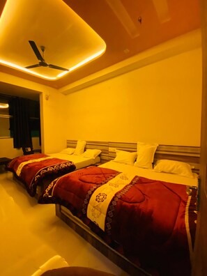 Deluxe Double Room | Desk, laptop workspace, free WiFi - Krishna Paradise (Jahazpur)