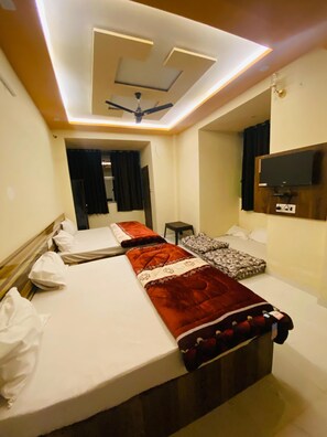 Deluxe Double Room | Desk, laptop workspace, free WiFi - Krishna Paradise (Jahazpur)