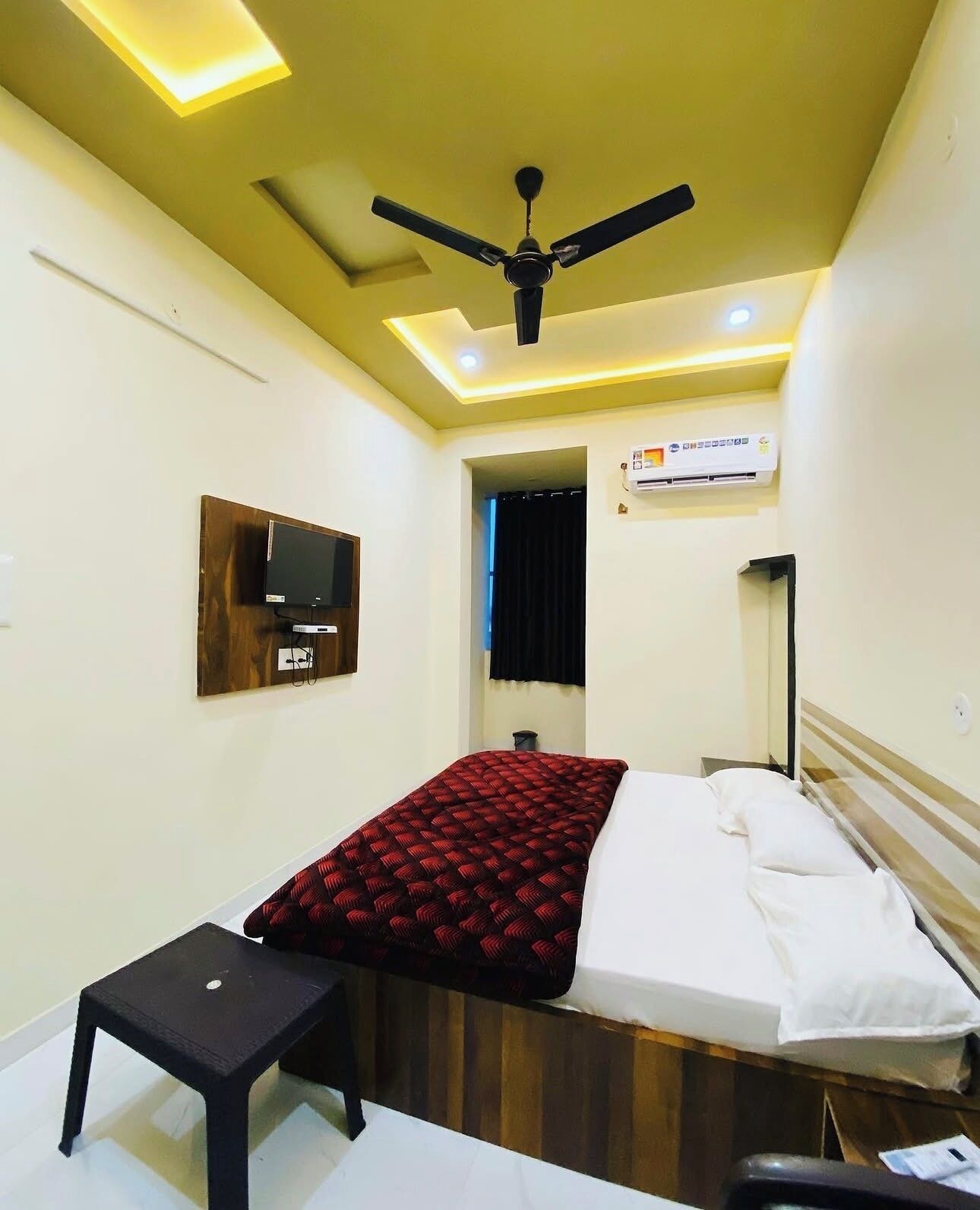 Deluxe Double Bed Room | Desk, laptop workspace, free WiFi