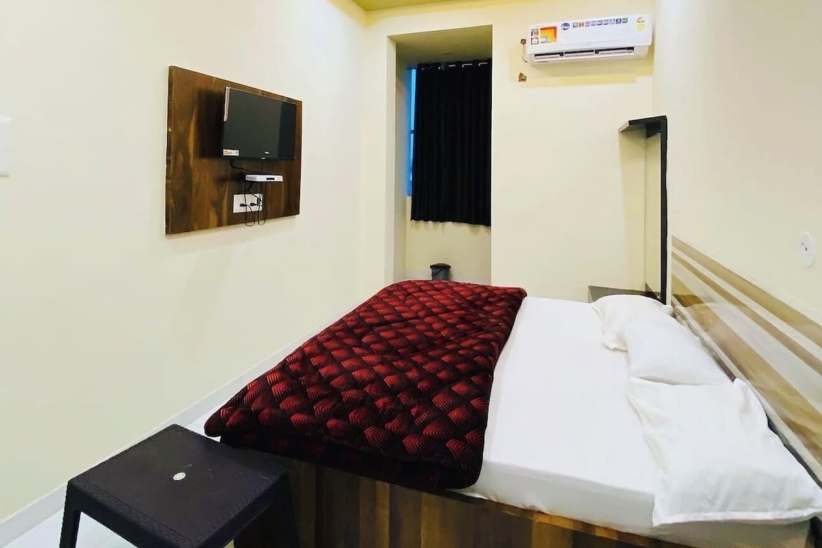 Chambre Deluxe double (Deluxe Double Bed Room) | Bureau, espace de travail pour ordinateurs portables