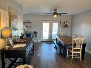Dining - PRIVATE POOL getaway, delightful 3-bedroom home with in Mineral Wells (Mineral Wells)