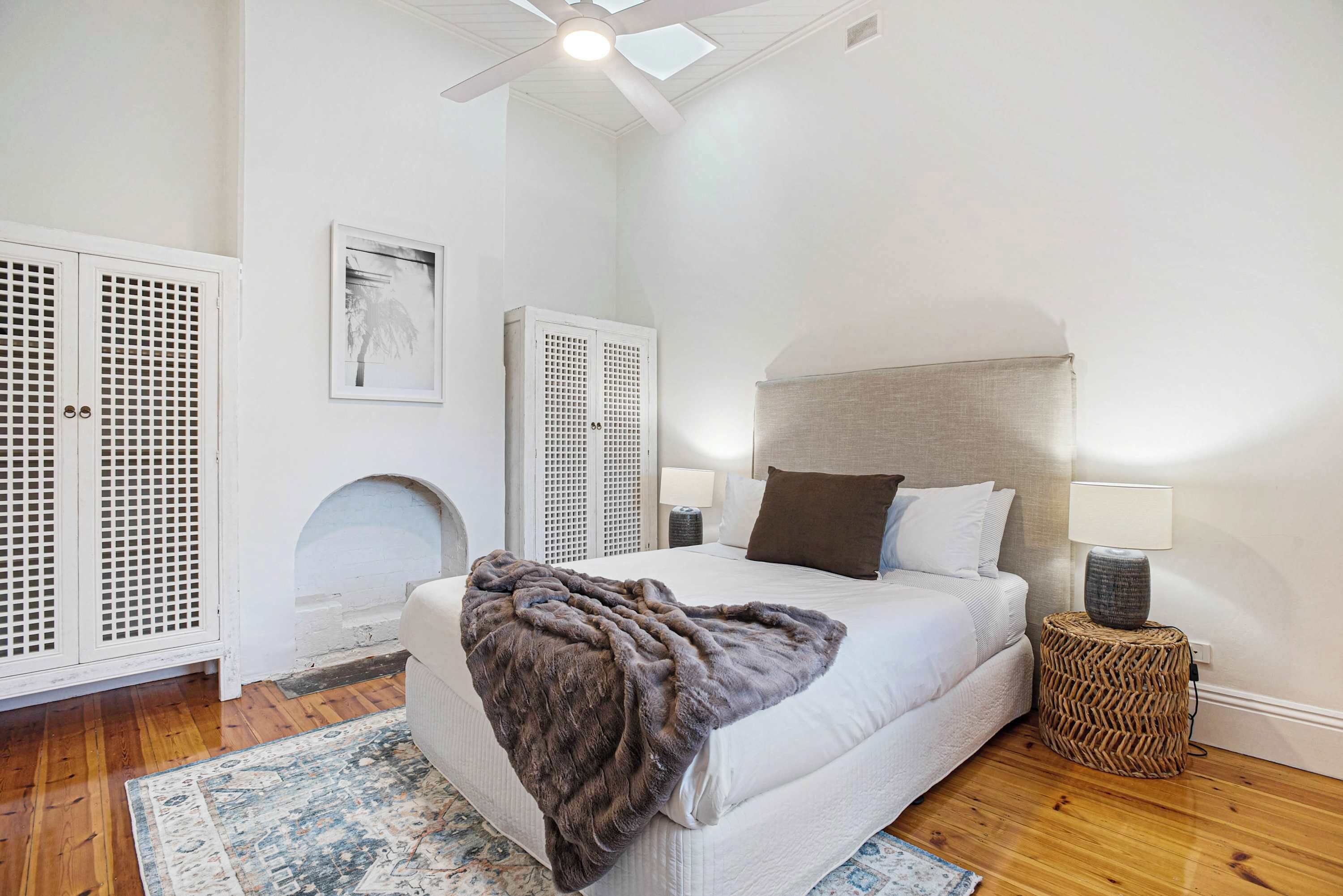 4 bedrooms, desk, iron/ironing board, WiFi