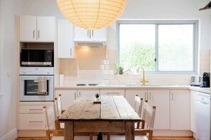Coffee/tea maker, fridge, microwave, oven - Little Bird Port Elliot, Walk to Beaches & Cafes (Port Elliot)
