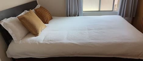 Comfort Twin Room, Non Smoking (302) | Free WiFi, bed sheets